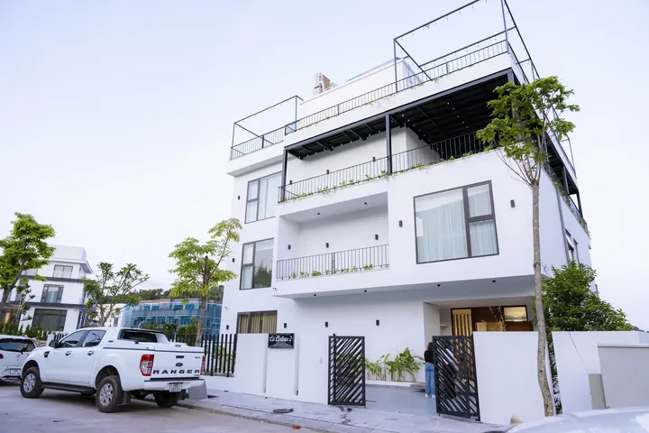 Toàn cảnh Villa Monaco La Colina 2 11 phòng ngủ nhìn từ sân vườn