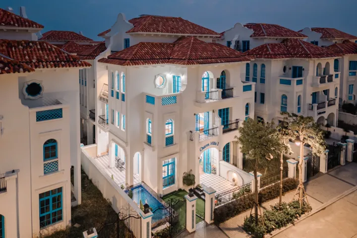 Mặt tiền cổng chính Charm Villa 1 - C7-17 Sun Feria Hạ Long