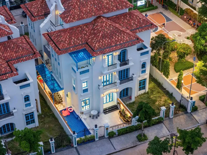 Toàn cảnh LyLy House villa 5 phòng ngủ Sun Feria Hạ Long nhìn từ trên cao