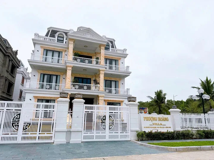 Mặt tiền Phượng Hoàng Villa 14 phòng ngủ sát biển tại Tuần Châu