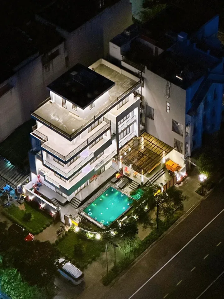 Mặt tiền Bơm Villa 9PN Hạ Long ban ngày