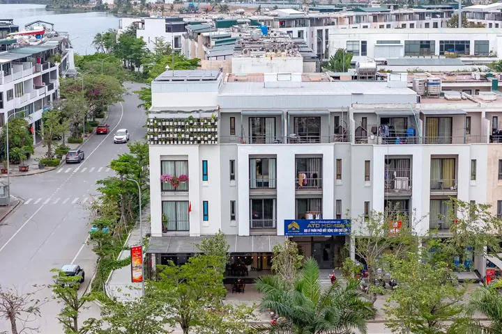 Toàn cảnh khu villa liền kề Lotus và vịnh Hạ Long nhìn từ trên cao